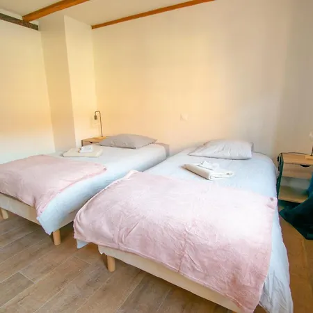 Duplex En Vue Chateau - Studio - Parking Appartement